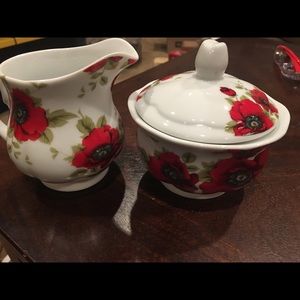 Red Poppy Cream and Sugar